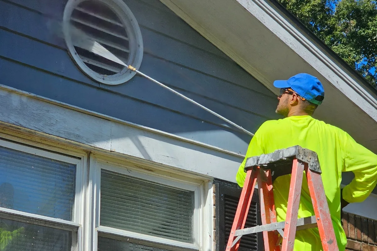 Pressure-Washer-TOTAL-CLEANING-AND-LANDSCAPE-2